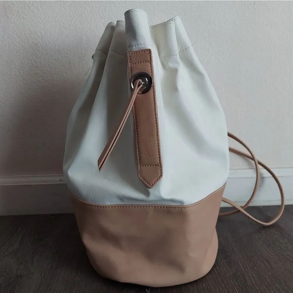 Danielle Nicole Bucket Backpack Cinch Bag in White and Tan
